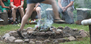 Sonnwendritual mit dem Sprung über das Sonnwendfeuer